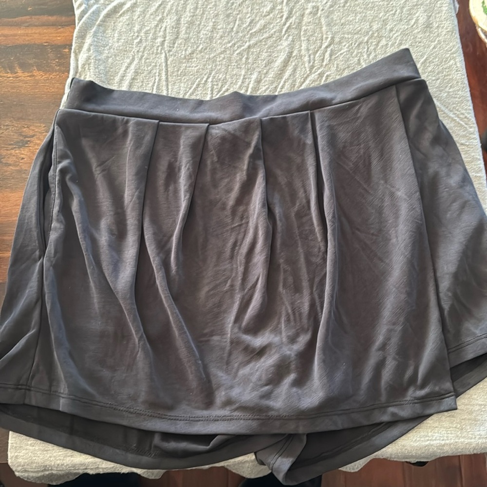 Women’s skort made with 70% part Model and 30% polyester
